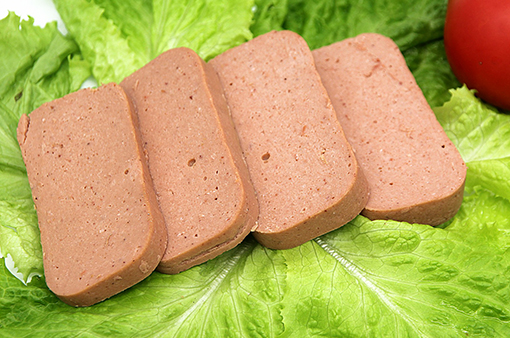 Canned beef luncheon meat